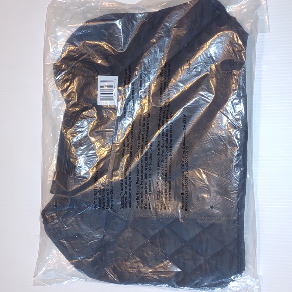 Bag๐บDSW Quilted Weekender Bag in Navy - Picture 13 of 14